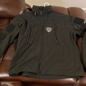 Men's windbreaker, for tall men or women.